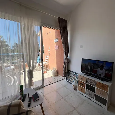 Natalia'S 1 Bedroom Apartemnt Paphos Exterior photo